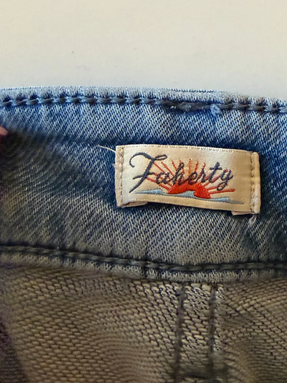 Faherty Stretch Terry High Rise Wide Leg Front Patch Pocket Jeans- Size 24 - Picture 3 of 9